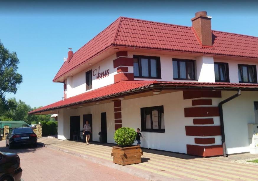 Restauracja Venus Otel Ostrowiec Świętokrzyski Dış mekan fotoğraf